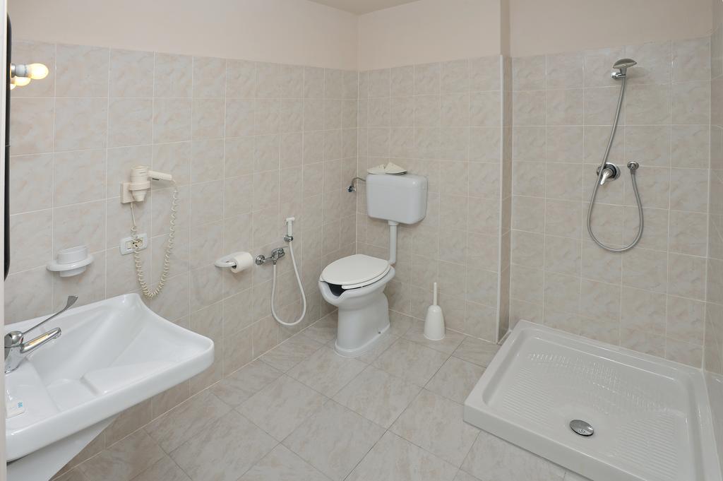 Hotel Piccadilly Монтекатини-Терме Экстерьер фото